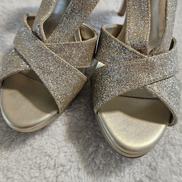 Fioni Gold Glitter Pumps - Picture 4 of 4